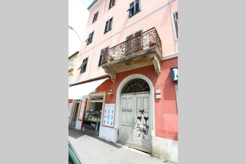 Charming Apartment In Town Center Pula Croatia
