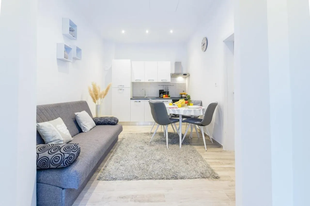 Charming Apartment In Town Center Pula 0*,  Croatia